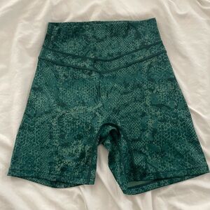 Vitality revolve volley shorts